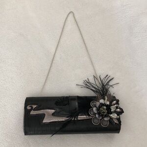 Yvette Floro Black Clutch! Floral Beaded Accent! Detachable Chain! Vintage